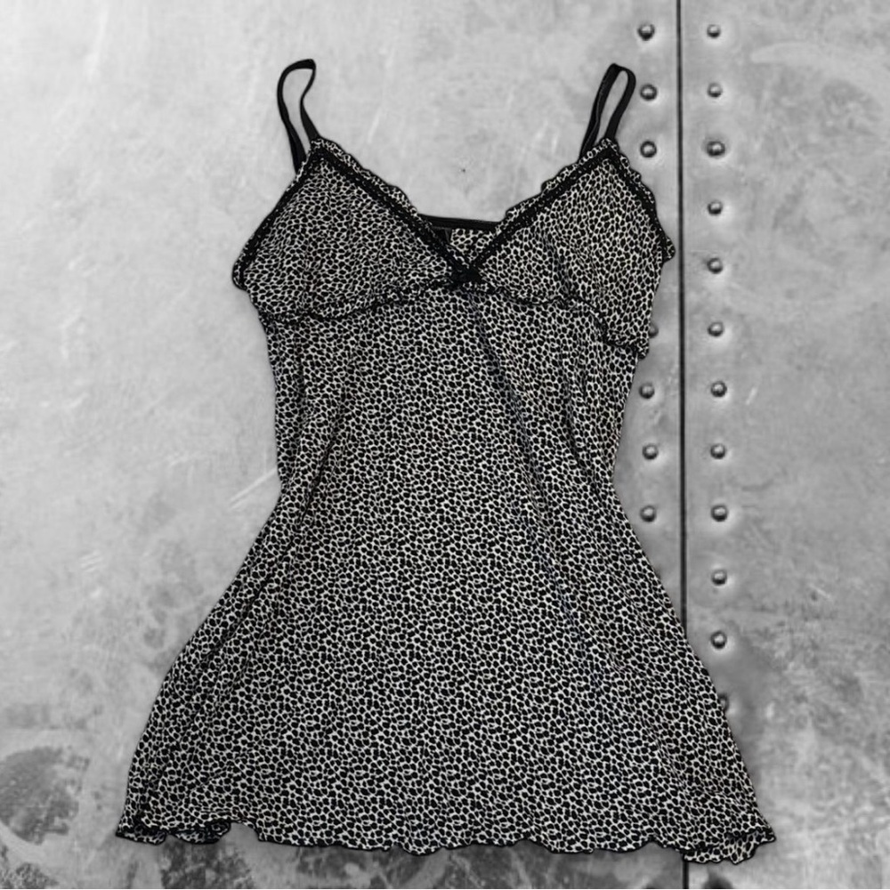 Smart & Sexy Monochrome Animal Print Top